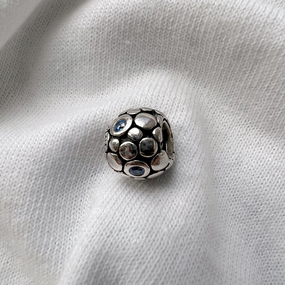 Authentic pandora 925 silver threaded core charm with blue crystal accents.